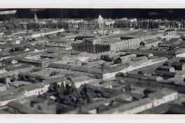 [Maqueta : vista panorámica de la ciudad de Santiago, se divisan edificios, destacando la Casa de la Moneda]