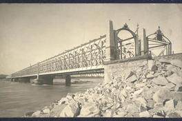 [Puente sobre el Río Maule]