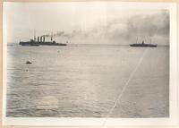 [El Ucayali entrando al puerto por primera vez, donde llegará la delegación peruana]