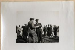 [Garay y abogado Sr. Allendes en el muelle el día en que Pershing regresa a E.U.]