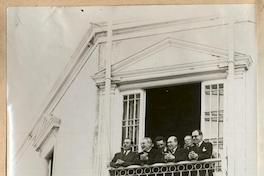 [Autoridades presenciando el desfile en Arica]