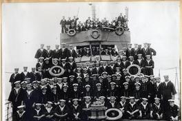 [Tripulación y jefes oficiales del Condell]