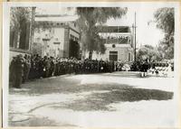 [21 de Mayo en Arica, desfile frente a la gobernación]
