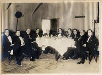 [Manifestación al Sr. Garay por su amigo al ser nombrado intendente de la provincia, entre los participantes: Ricardo Edwards, Allendes, Garay, Luis Arteaga, Jímenez y otros]