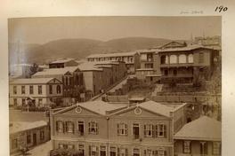 [Cerro Concepción de Valparaíso, se ve una subida y casas]