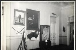[Album Museo de Historia Natural de Concepción: Sección de Historia; Retratos históricos y estandarte perteneciente al Regimiento Concepción (Batallón Cívico Movilizado "Concepción"), Guerra del Pacífico]