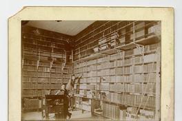 [Estanterías de la antigua biblioteca del Instituto Nacional, en la antigua Iglesia de San Diego]