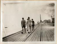 [Lassiter, desembarcando en Arica]