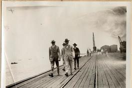 [Lassiter, desembarcando en Arica]