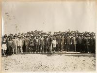 [Jefes de la importante firma Franke Jullian y Cía. El día que uno de los socios llega a Arica a visitar las obras. El personal fue al muelle a recibirlo]