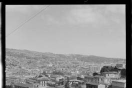 [Cerros y calles de Valparaíso] : Valparaíso Porto [Puerto]
