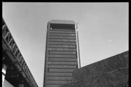 Edificio, torre y esculturas de la Unctad III (Gabriela Mistral)