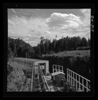 [Vista de la central hidroeléctrica y su entorno]