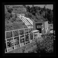 Transformadores en el patio de Alta Tensión, donde la energía generada de 6.900 voltios es elevada a 66.000 voltios