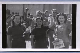 [Mujeres aragonesas del "Winnipeg" desembarcando en Valparaíso]