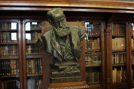 Busto Diego Barros Arana, Sala Medina