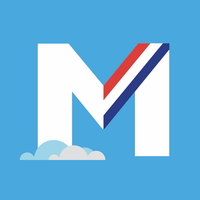 [Eme con banda presidencial, cielo azul y nubes]