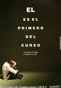 Es el primero del curso ... en probar la droga y destruir su vida.