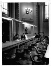 [Biblioteca Nacional. Salón de Lectura, con usuarios sentados]