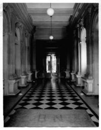 [Biblioteca Nacional. Vestíbulo de la entrada al edificio por calle Moneda]