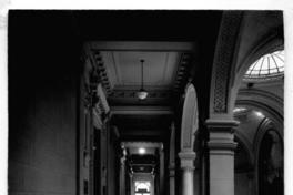 [Biblioteca Naciona. Pasillo del segundo piso, antigua galería de los pasos pérdidos]